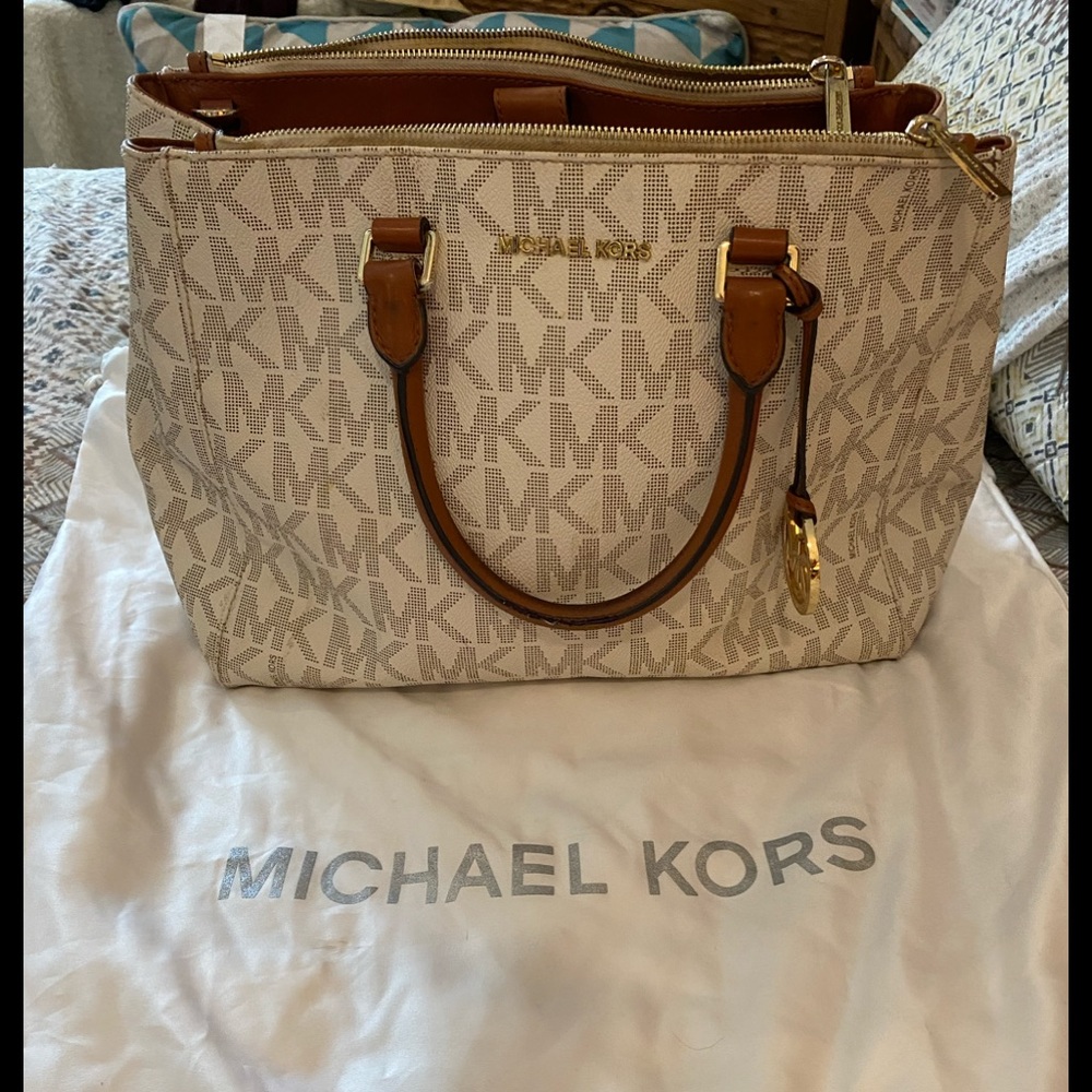 Beautiful Michael Kor, Large, Tan & Brown Bag